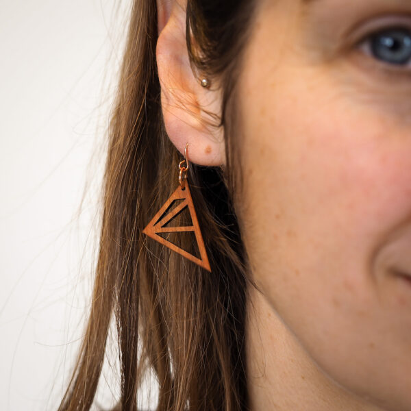Ohrhänger Holz Dreieck, Lasercut Kirschholz von Frau Schnieke