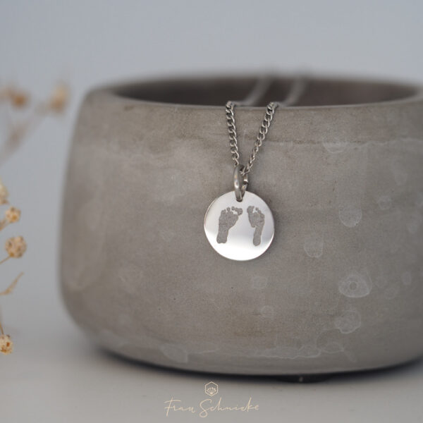 personalisierte Kette, Edelstahl Plättchen mit individueller Gravur, eigenes Foto, Fußabdruck, Fingerabdruck, gravierter Anhänger, 12mm silber