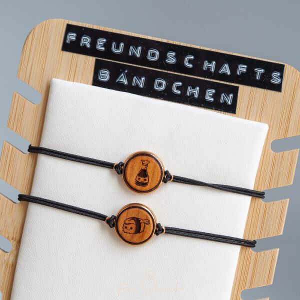 Armbändchen aus Edelstahl,mit einer Lasergravur. Das Motiv ist Sushi und Soja